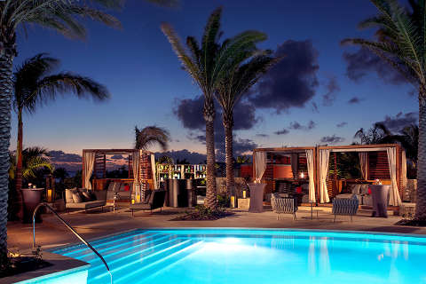 Accommodation - Kimpton Seafire Resort & Spa - Pool view - Grand Cayman
