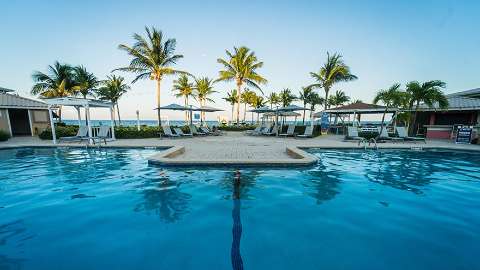 Unterkunft - Holiday Inn Resort GRAND CAYMAN - Ansicht der Pool - Grand Cayman