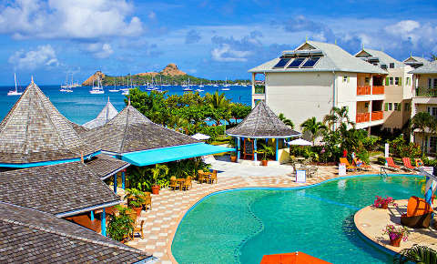 Unterkunft - Bay Gardens Beach Resort & Spa - Ansicht der Pool - St Lucia