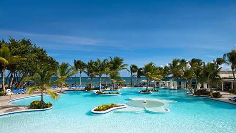 Unterkunft - Coconut Bay Beach Resort and Spa - Ansicht der Pool - St Lucia