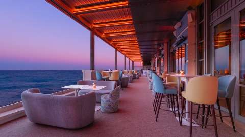 Carlo Bay Hotel & Resort