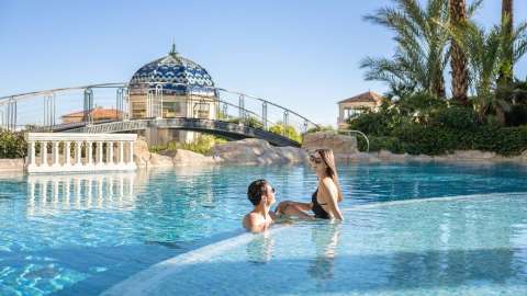 Carlo Bay Hotel & Resort