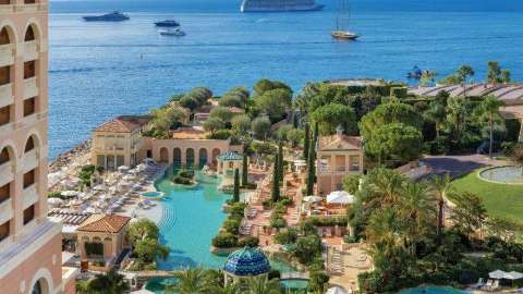 Carlo Bay Hotel & Resort