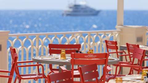 Carlo Bay Hotel & Resort