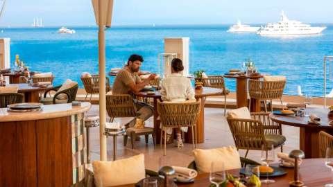 Carlo Bay Hotel & Resort