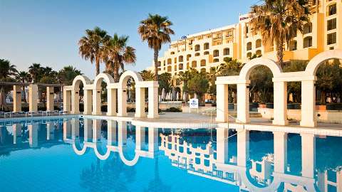 Accommodation - Hilton Malta - Pool view