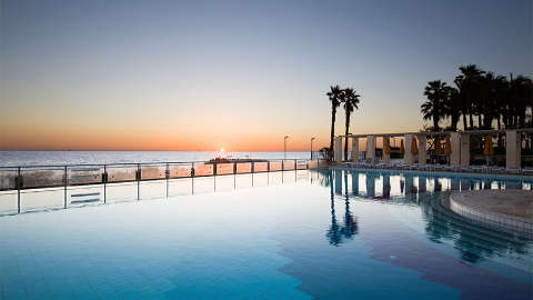 Accommodation - Hilton Malta - Pool view