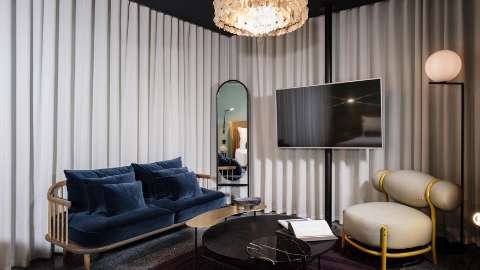 Guest room