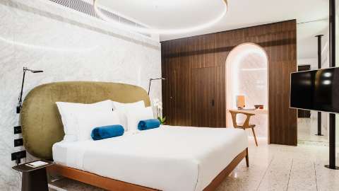 Guest room
