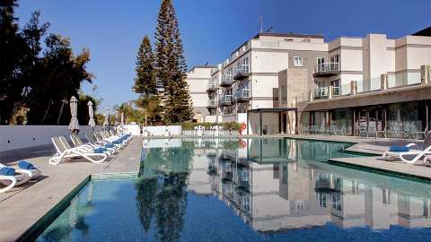 Accommodation - Urban Valley Resort & Spa - Pool view - Malta