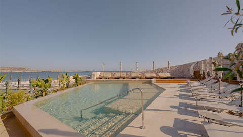 Accommodation - DoubleTree by Hilton Malta - Pool view - Malta