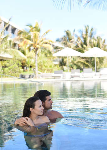 Accommodation - Radisson Blu Poste Lafayette Resort & Spa - Pool view