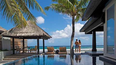 Alojamiento - Naladhu Private Island - Vista al Piscina - South Male Atoll