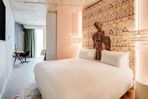 Guest room