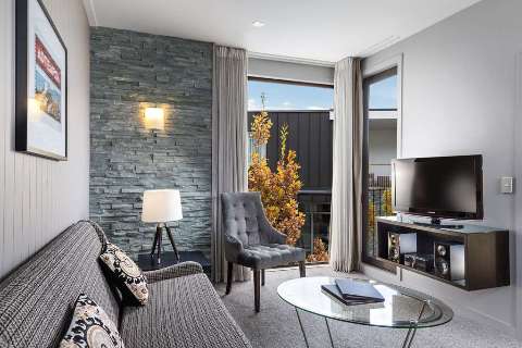 Accommodation - DoubleTree by Hilton Queenstown - Guest room - Queenstown