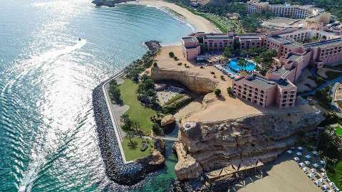 La Al Husn Resort & Spa