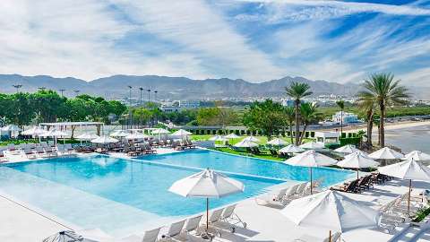 Unterkunft - Crowne Plaza Muscat - Ansicht der Pool - Muscat