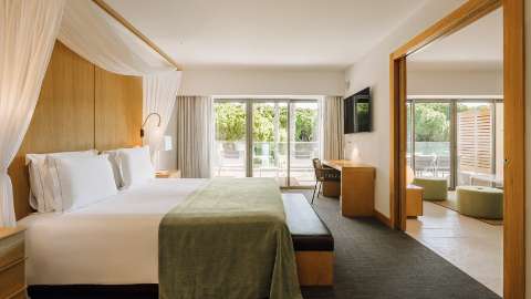 Guest room