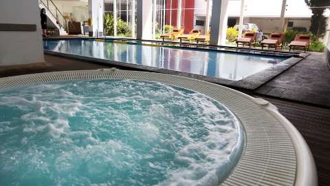 Accommodation - Antillia Hotel - Pool view