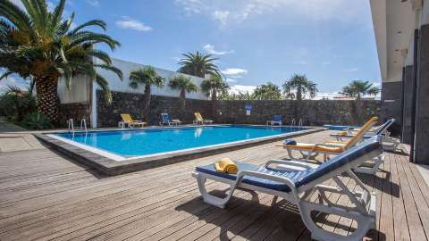 Accommodation - Antillia Hotel - Pool view