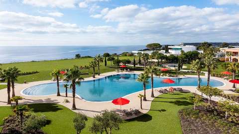 Accommodation - Cascade Wellness & Lifestyle Resort - Pool view - Algarve