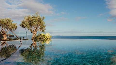 The Leading Hotels of the World