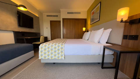 Accommodation - Holiday Inn Albufeira - Guest room - Albufeira