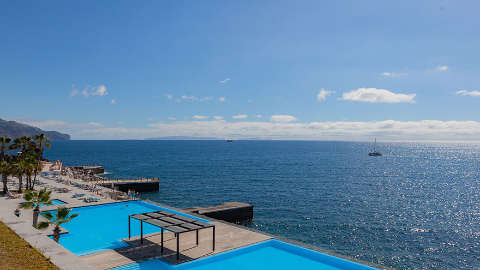 Unterkunft - VidaMar Resort Madeira - Ansicht der Pool - Funchal