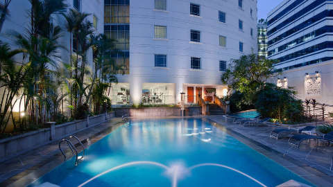 Accommodation - Rendezvous Hotel Singapore by Far East Hospitality - Pool view - Singapore