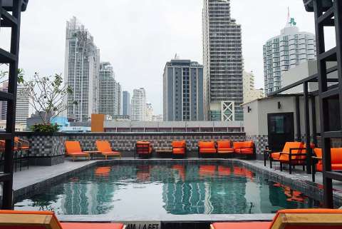 Unterkunft - Ramada Bangkok Sukhumvit 11 - Ansicht der Pool - Bangkok