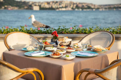 Accommodation - Four Seasons Hotel Istanbul at The Bosphorus - Restaurant - Istanbul