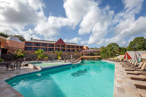 Hébergement - Le Grand Courlan - Vue sur piscine - Tobago