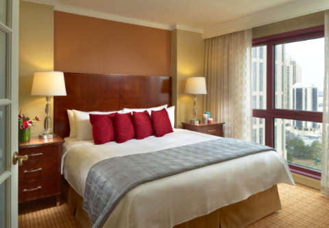 Accommodation - Atlanta Marriott Suites Midtown - Guest room - Atlanta