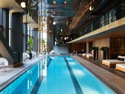 Accommodation - Raffles Boston - Pool view - Boston