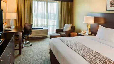 Accommodation - DoubleTree by Hilton Boston Bayside - Guest room - Boston