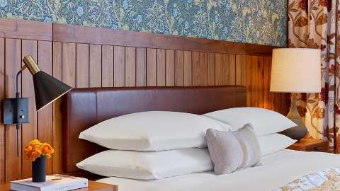 Accommodation - Hotel Revival Baltimore - Guest room - Baltimore