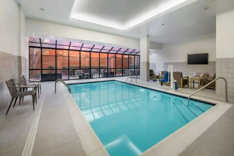 Accommodation - Courtyard Chattanooga Downtown - Pool view - Chattanooga