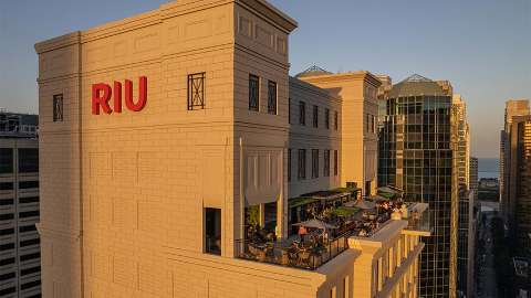 Accommodation - Riu Plaza Chicago - Bar/Lounge - Chicago