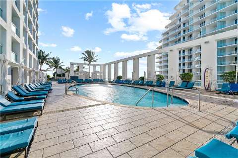 Accommodation - Conrad Fort Lauderdale Beach - Pool view - Fort Lauderdale