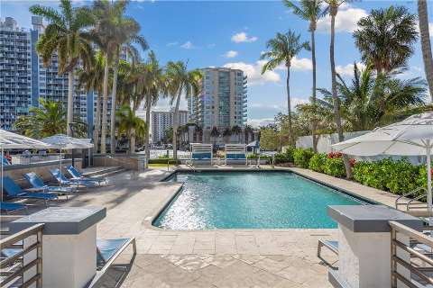 Accommodation - GALLERYone - a DoubleTree Suites by Hilton Hotel - Pool view - Fort Lauderdale