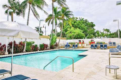 Hébergement - GALLERYone - a DoubleTree Suites by Hilton Hotel - Vue sur piscine - Fort Lauderdale