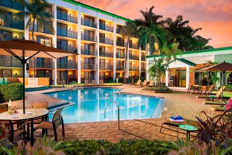 Hébergement - Courtyard Fort Lauderdale East - Vue sur piscine - Fort Lauderdale