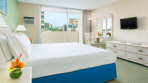 Accommodation - Ambassador Hotel Waikiki - Guest room - Honolulu