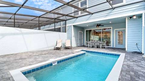 Accommodation - Windsor Island Resort Townhomes - Pool view