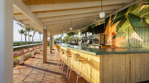 Accommodation - Hawks Cay Resort - Bar/Lounge