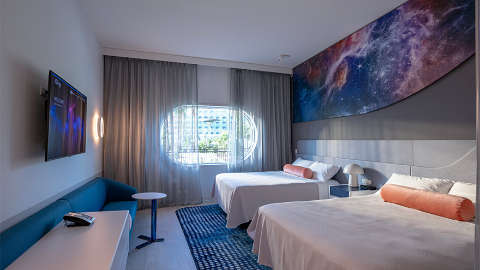 Guest room