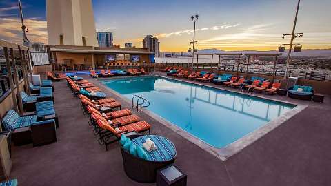 Unterkunft - The STRAT Hotel, Casino and Skypod - Ansicht der Pool - LAS VEGAS