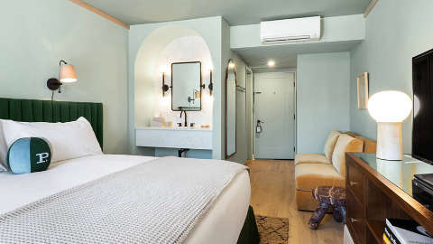 Guest room