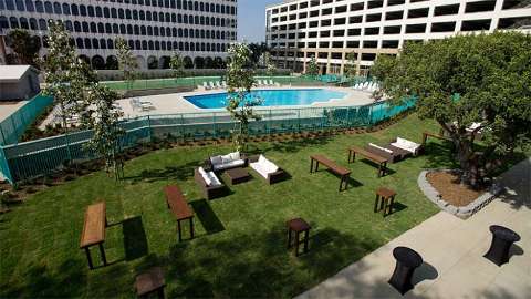 Accommodation - Hyatt Regency Los Angeles Airport - Pool view - Los Angeles
