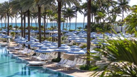 Vue sur piscine